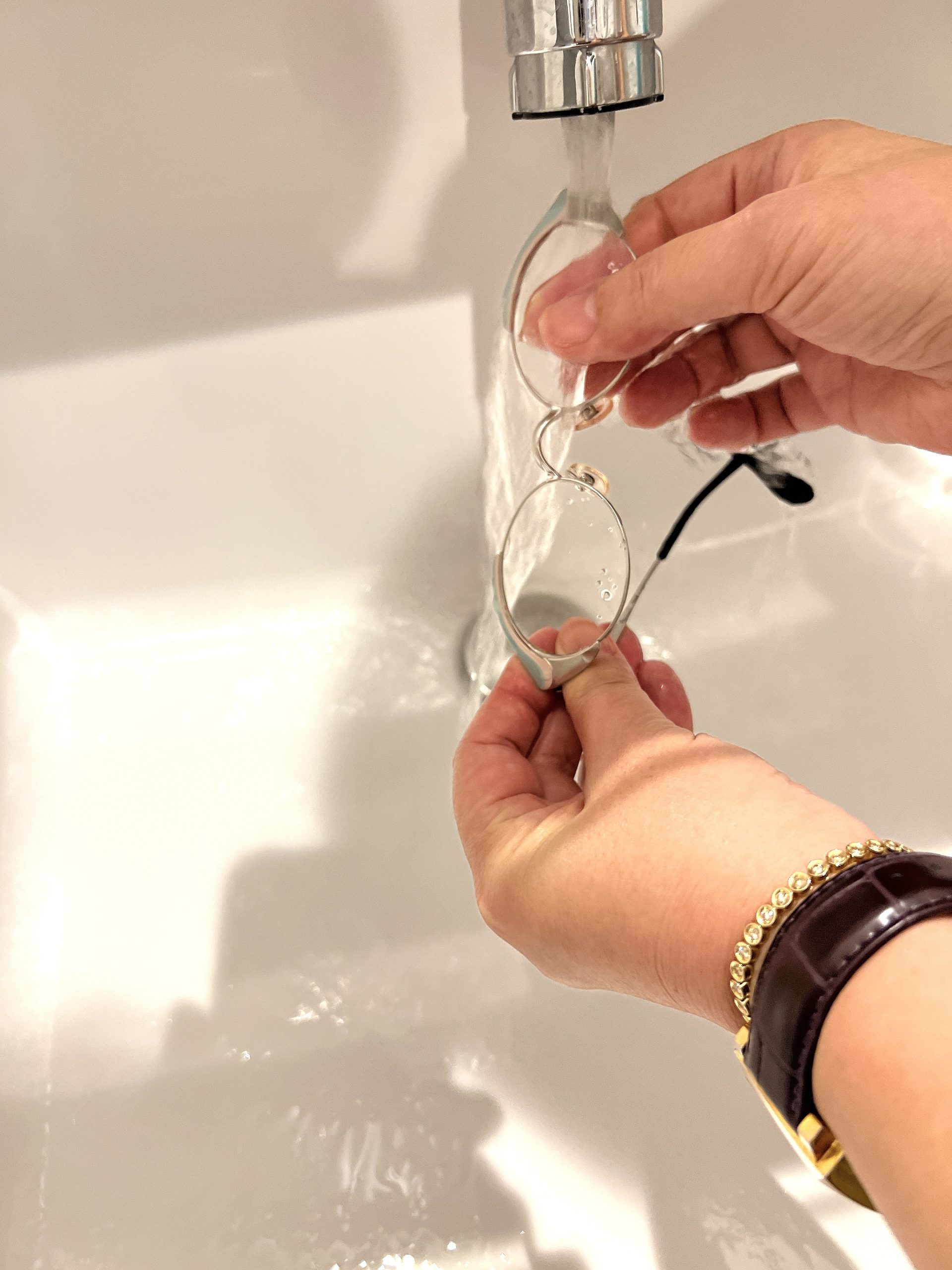 メガネは水洗いすることができます